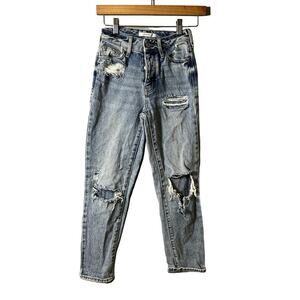 Pacsun Mom Jean Distressed light Wash Size 22